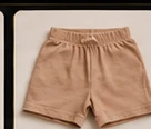 Short infantil em tom suave